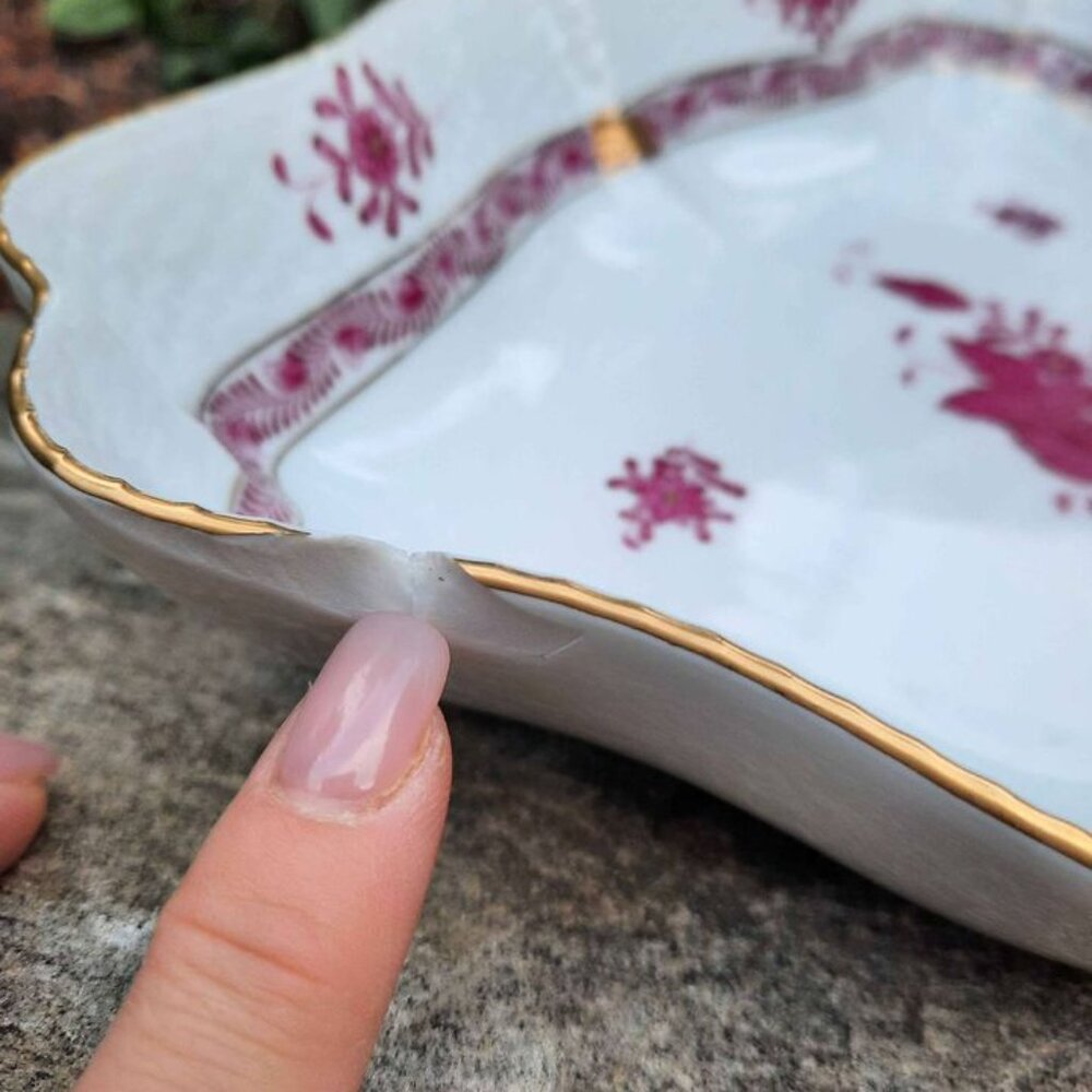 Herend Chinese Flower Pattern, 'Raspberry', Hand Painted Porcelain Triangle Dish - Picture 3 of 7